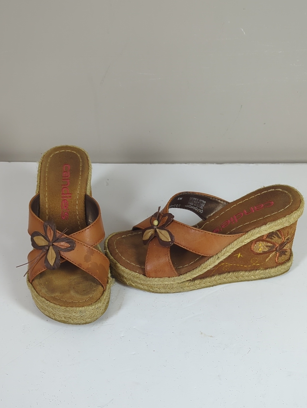 Candie's Brown Leather Wedge Sandals with Butterfly Accent Y2K Vintage 5